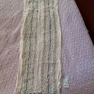 Elegant Cream and Gray Scarf
